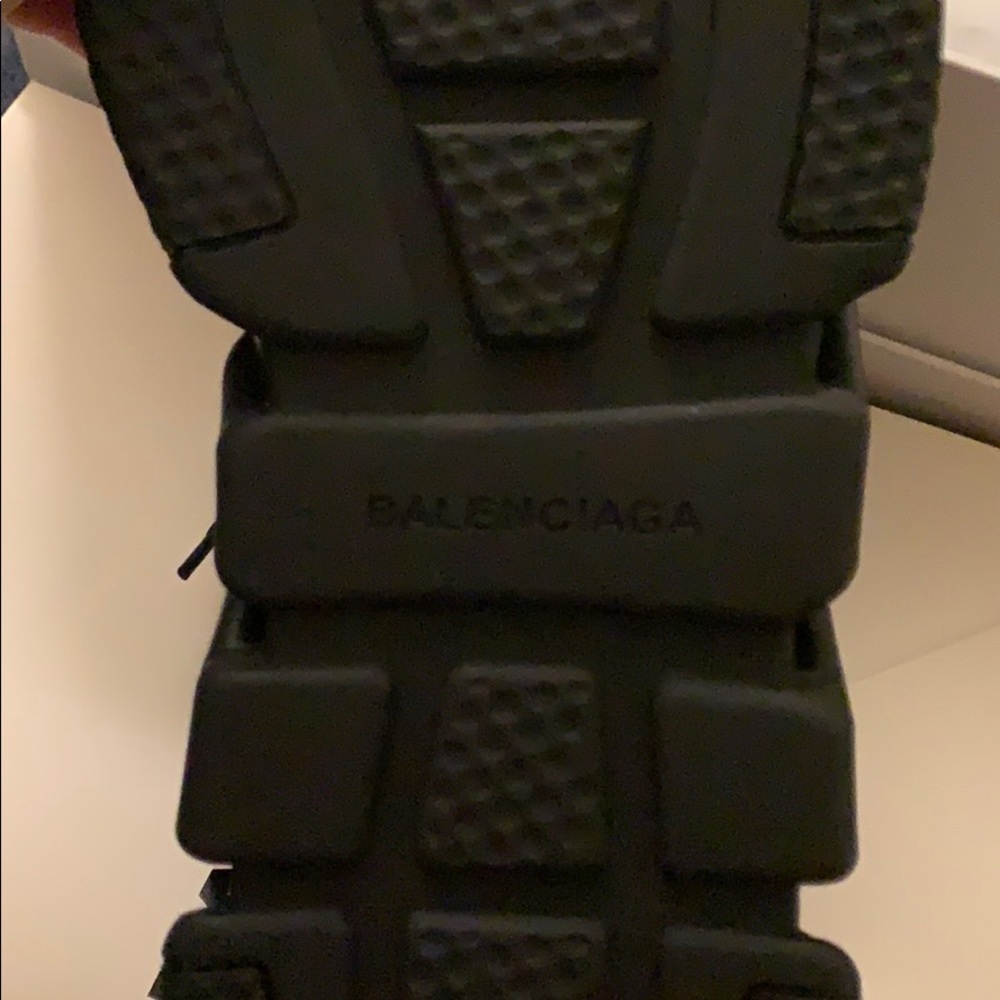 Balenciaga shoes with laces - Picture 3 of 3